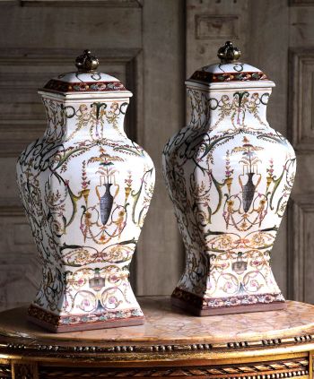 Chińska porcelana - dwie wazy dekoracyjne Wong Lee 1895 #dekoracje #decorativeantiques Empire Antyki sklep online internetowy