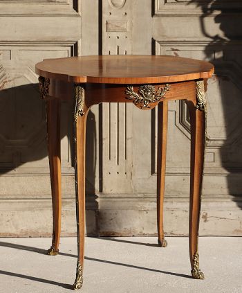 Antyczny dekoracyjny francuski stolik kawowy Louise XV styl brąz złocony #antyki #antiques #empireantyki