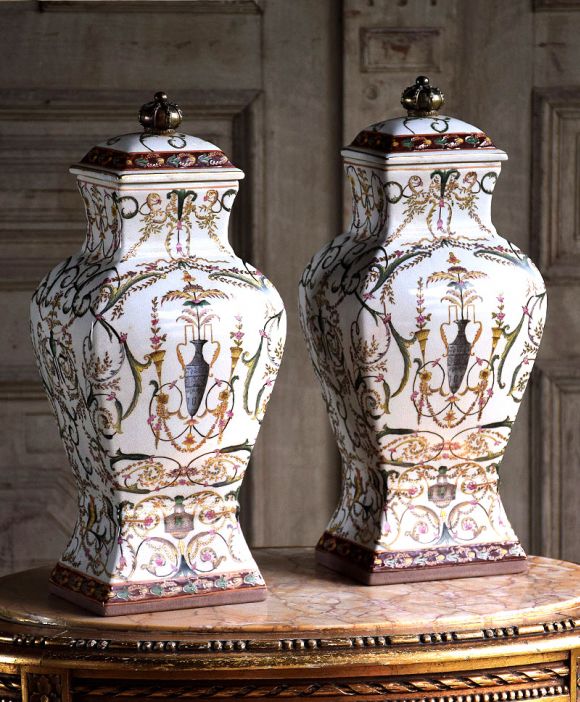 Chińska porcelana - dwie wazy dekoracyjne Wong Lee 1895 #dekoracje #decorativeantiques Empire Antyki sklep online internetowy